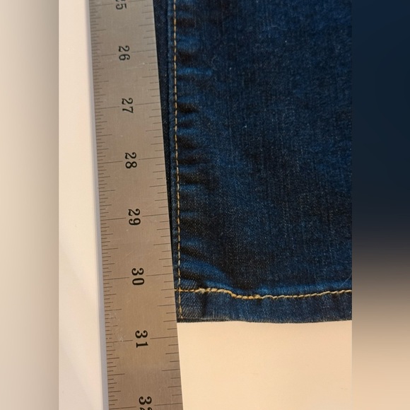 Signature by Levi Strauss Gold Dark Indigo Mid Rise BootcutTag Size 12m (31x32) - Picture 15 of 16